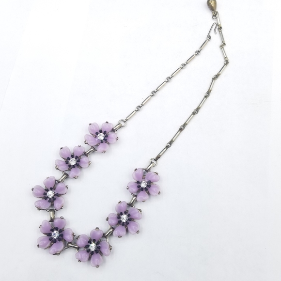 Vintage lavender floral lucite rhinestone necklace - Picture 6 of 6